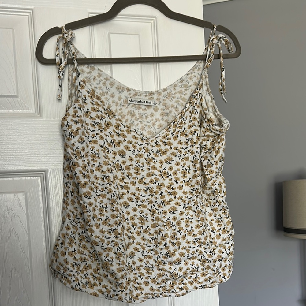 Abercrombie floral top